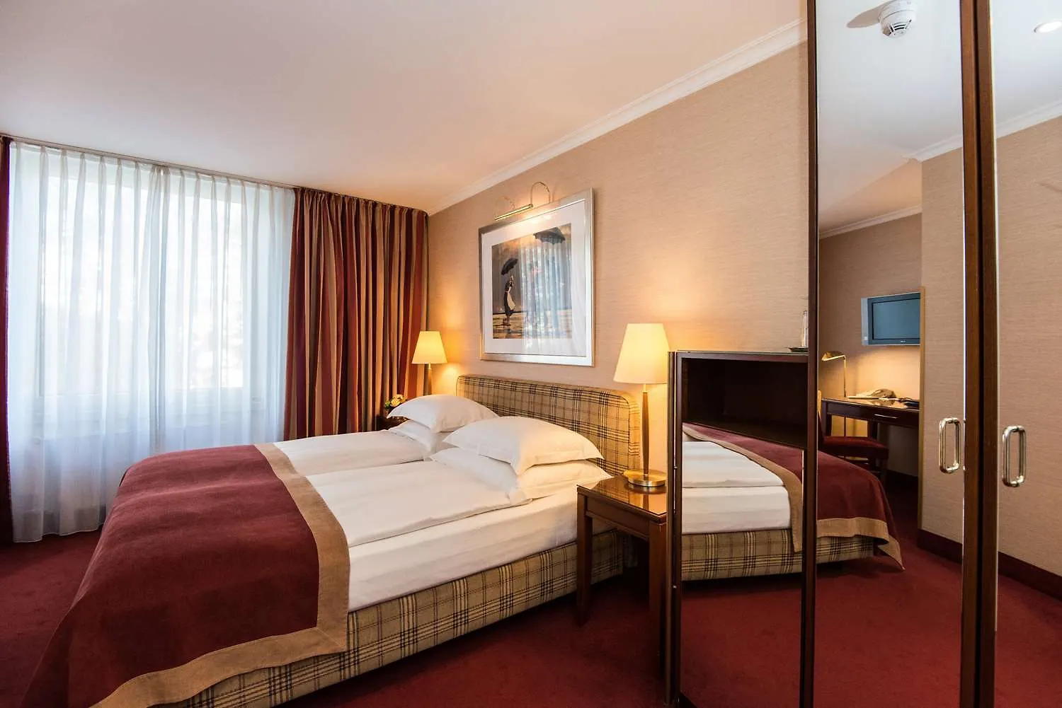 Best Western Plus Hotel St. Raphael Hamburg 4*,