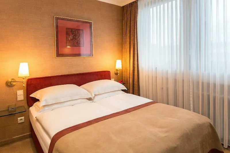 ****  Best Western Plus Hotel St. Raphael Hamburg Germany